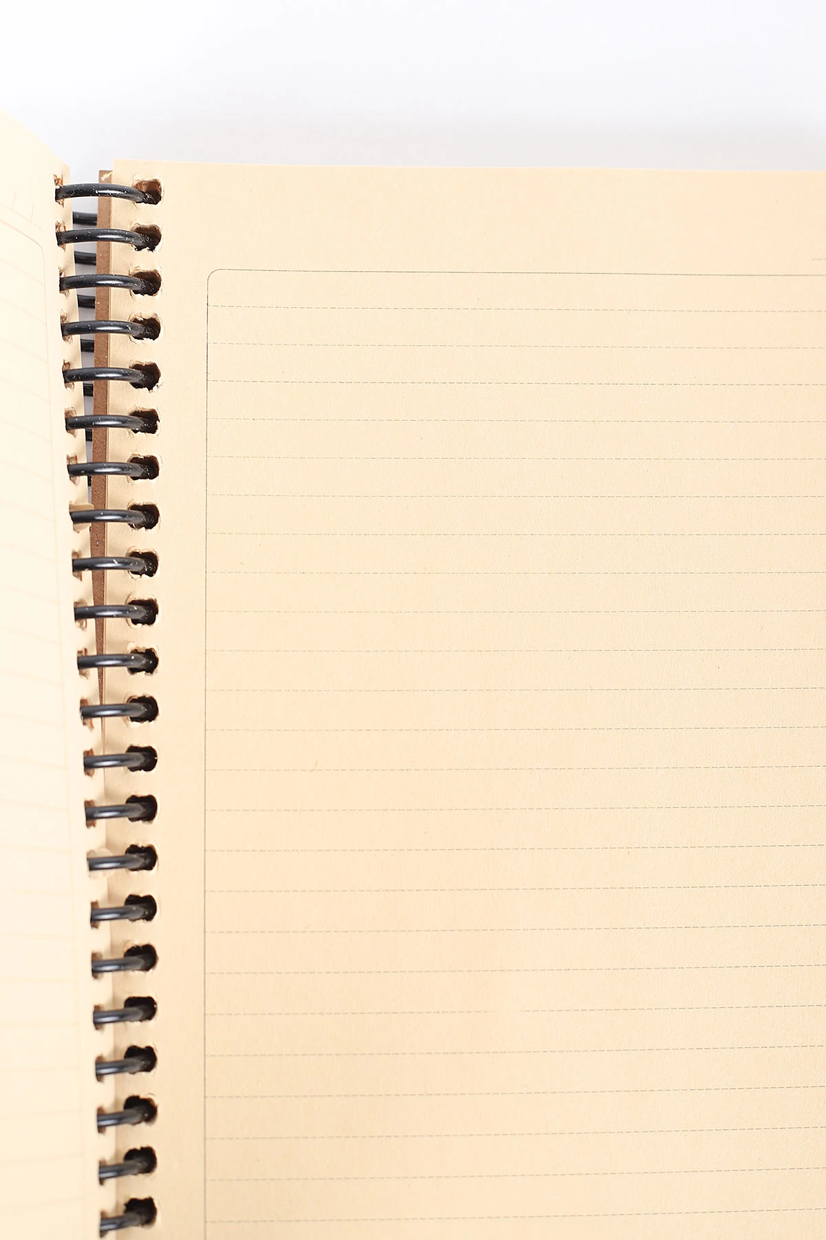 17x24 Cm Tokaç Beyaz Kapak Lazer Kesim 100 Yaprak Çizgili Defter 392061