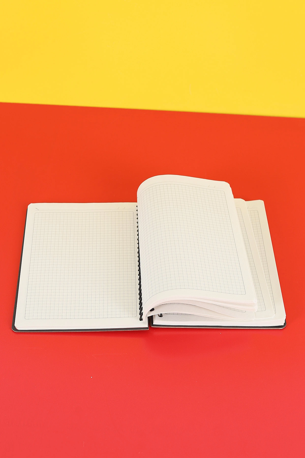 17x24 Tokaç Beyaz Kapak Lazer Kesim Kareli Defter 100 Yaprak 295929