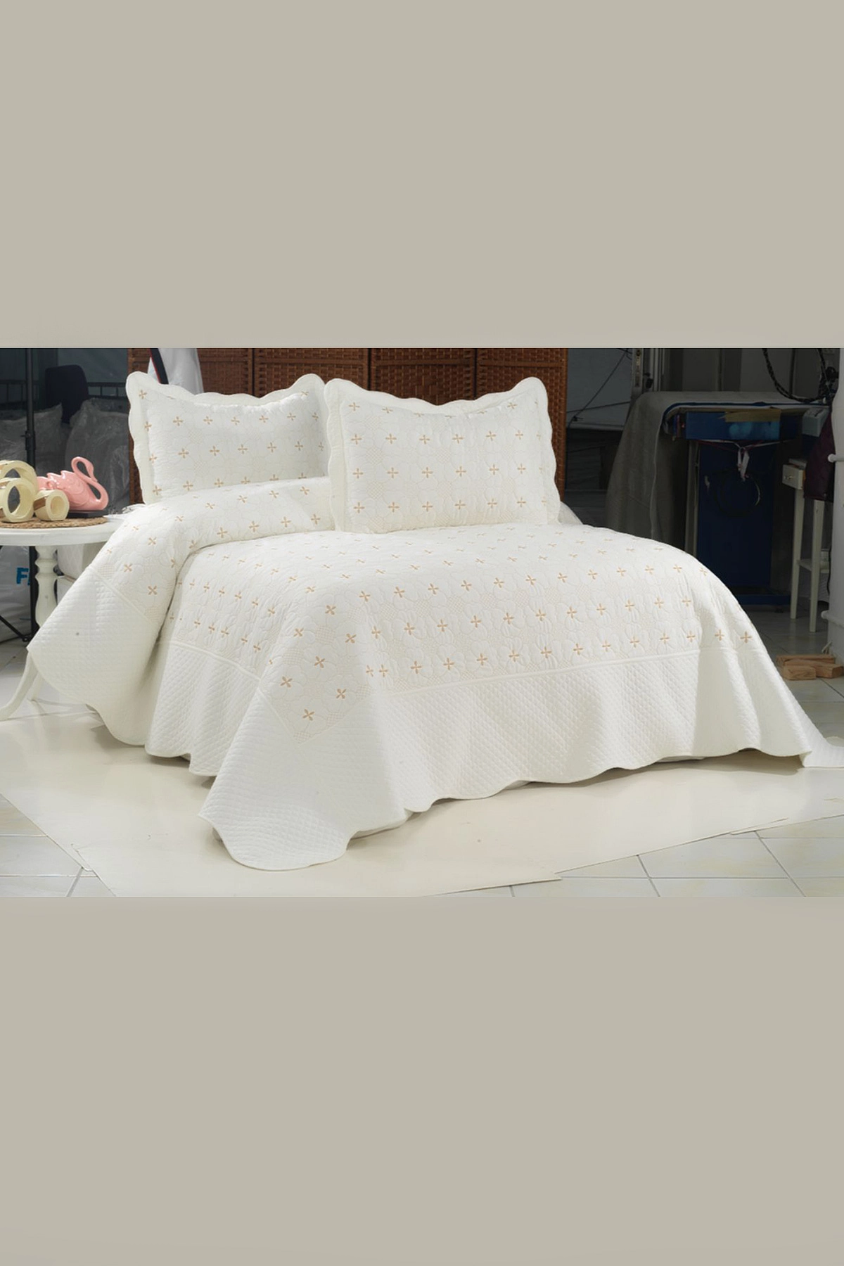 250X260 Cm Toyo Çift Kişilik Nakışlı Yatak Örtüsü 349929