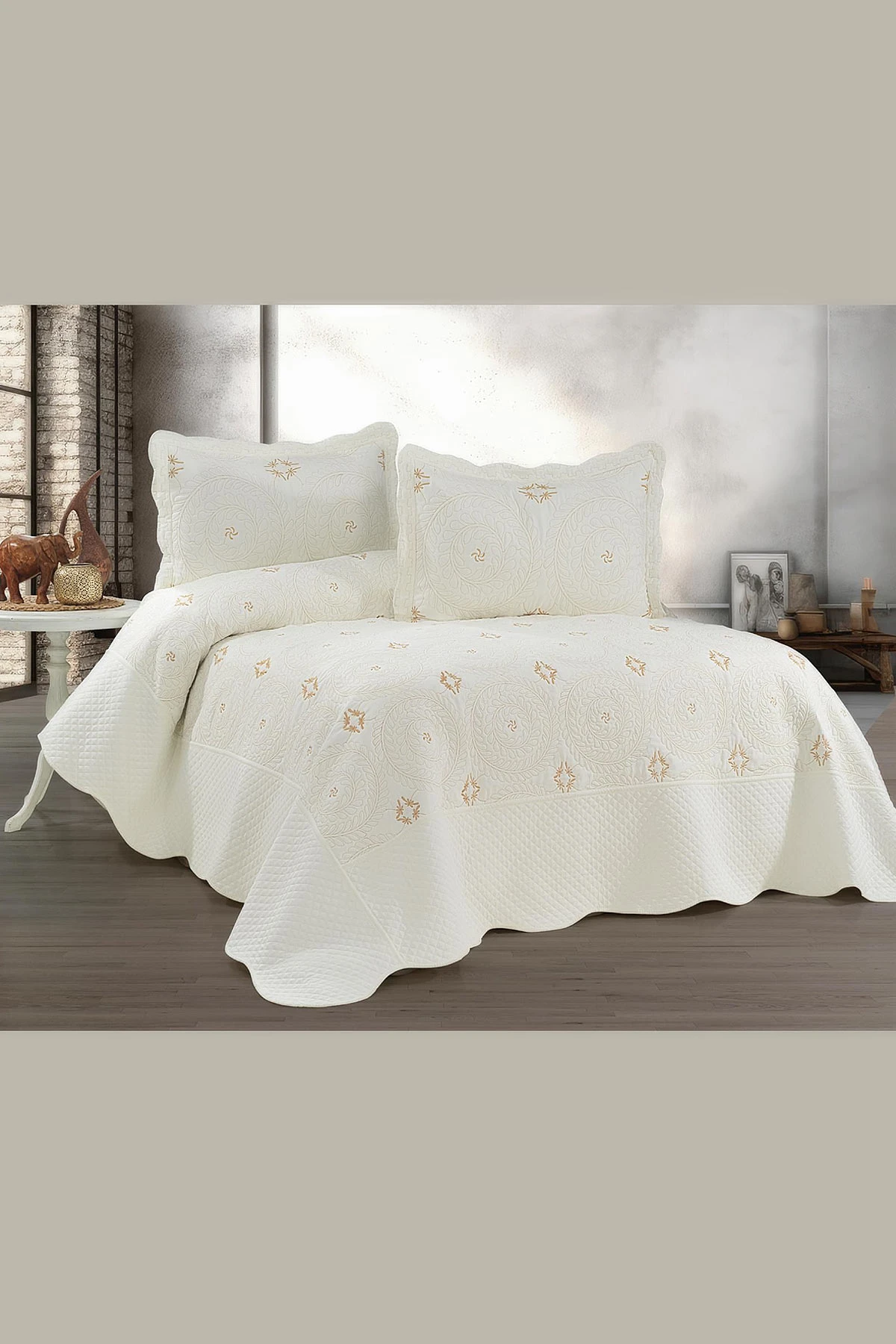 250X260 Cm Toyo Çift Kişilik Nakışlı Yatak Örtüsü 349931