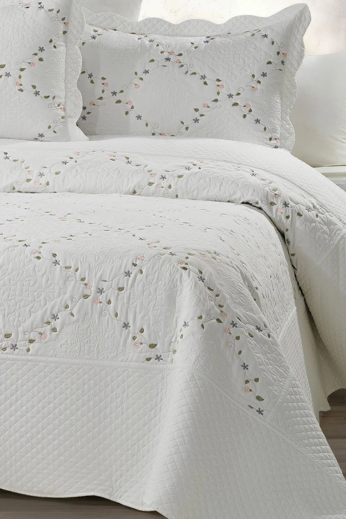 250X260 Cm Toyo Çift Kişilik Renkli Jakarlı Nakışlı Yatak Örtüsü 349871