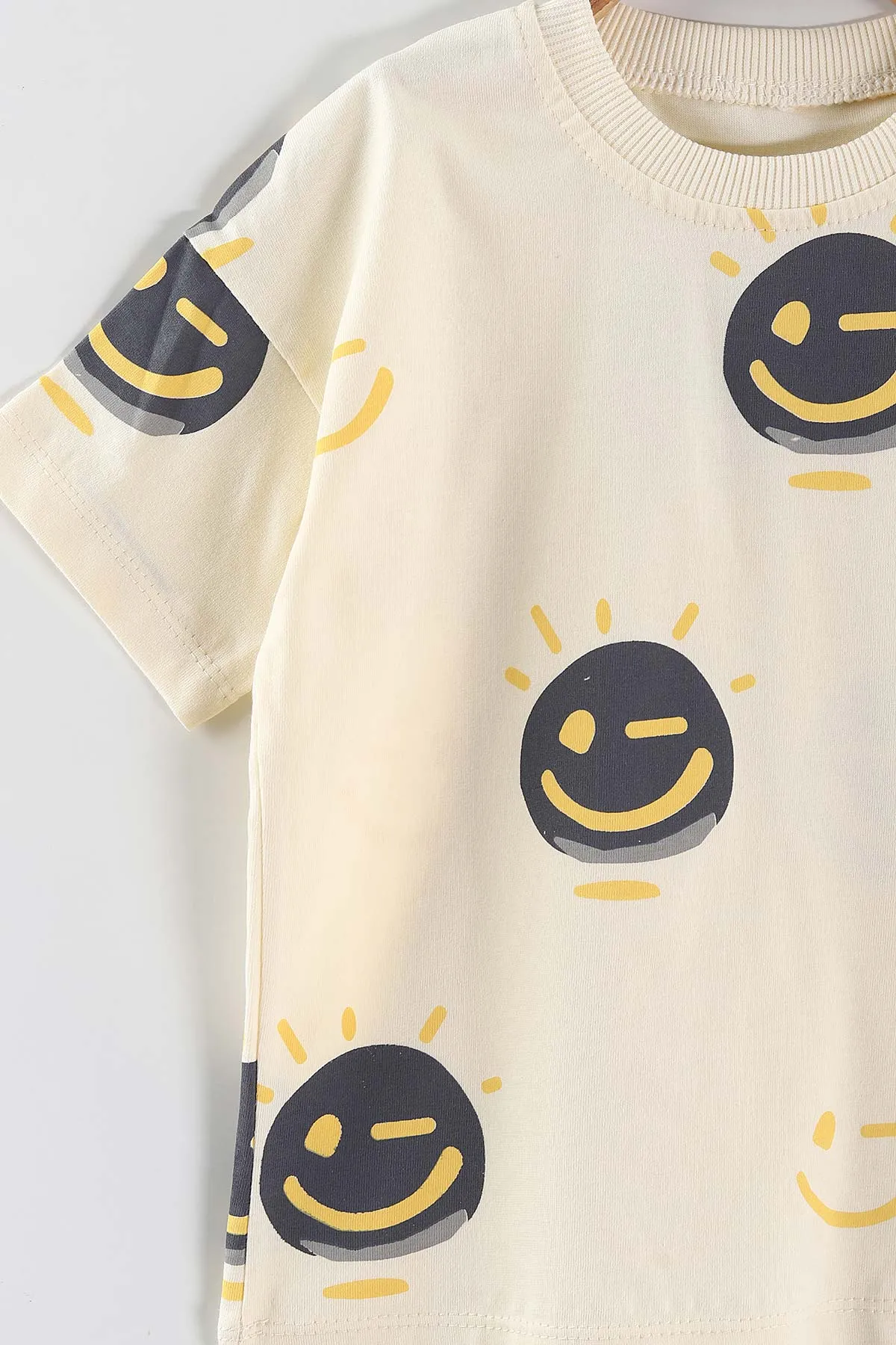 Antrasit (1-5 Yaş) Emoji  Baskılı Tişörtlü ve Şortlu Süprem Erkek Çocuk Yazlık Takım 446233