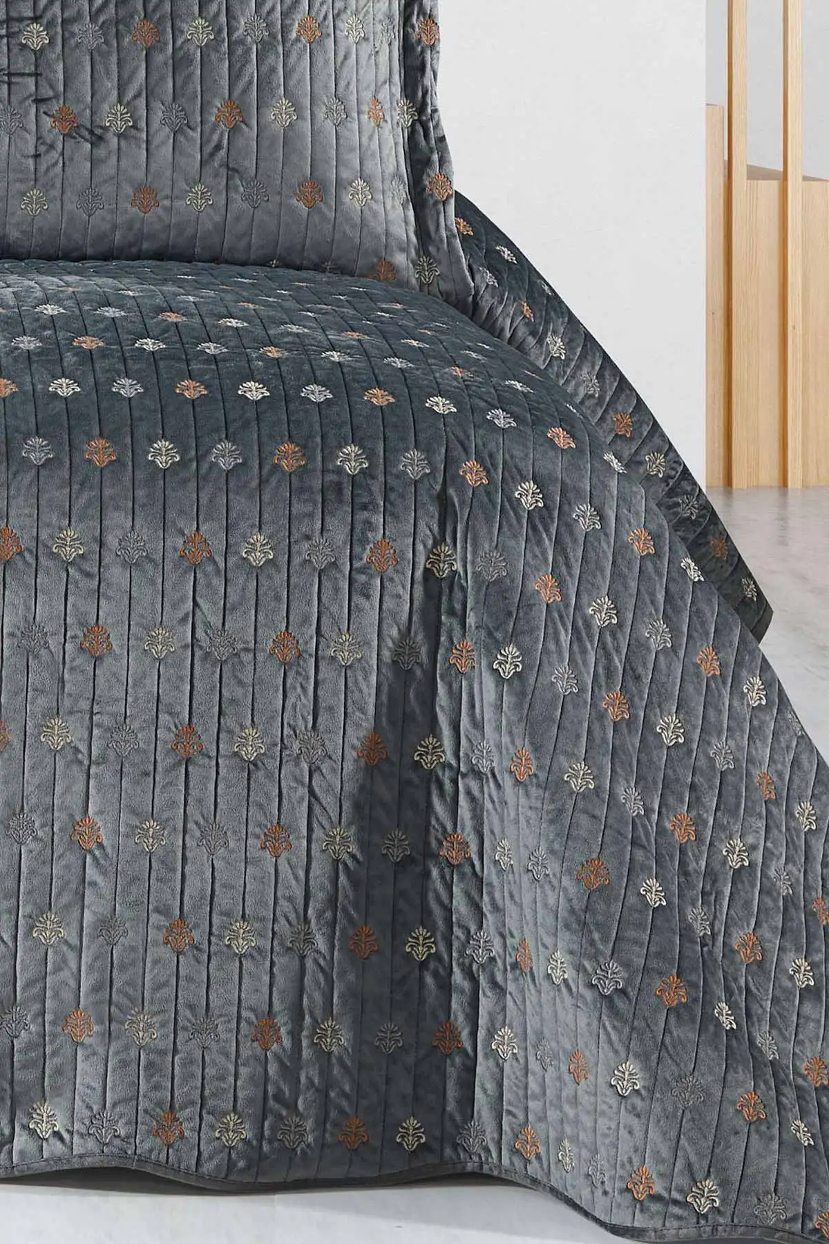 Antrasit 250x260 Cm Liora Kadife Nakışlı Çift Kişilik Yatak Örtüsü 474561