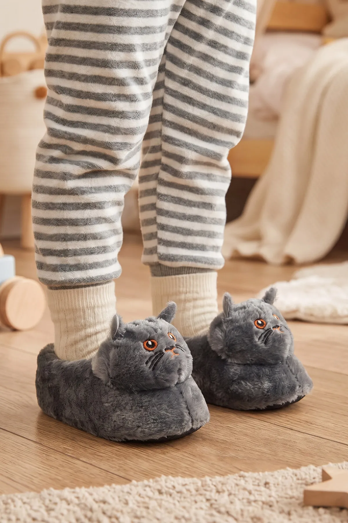 Antrasit ( 30 - 35 ) Kedi Figürlü Peluş Kız Çocuk Panduf 490437