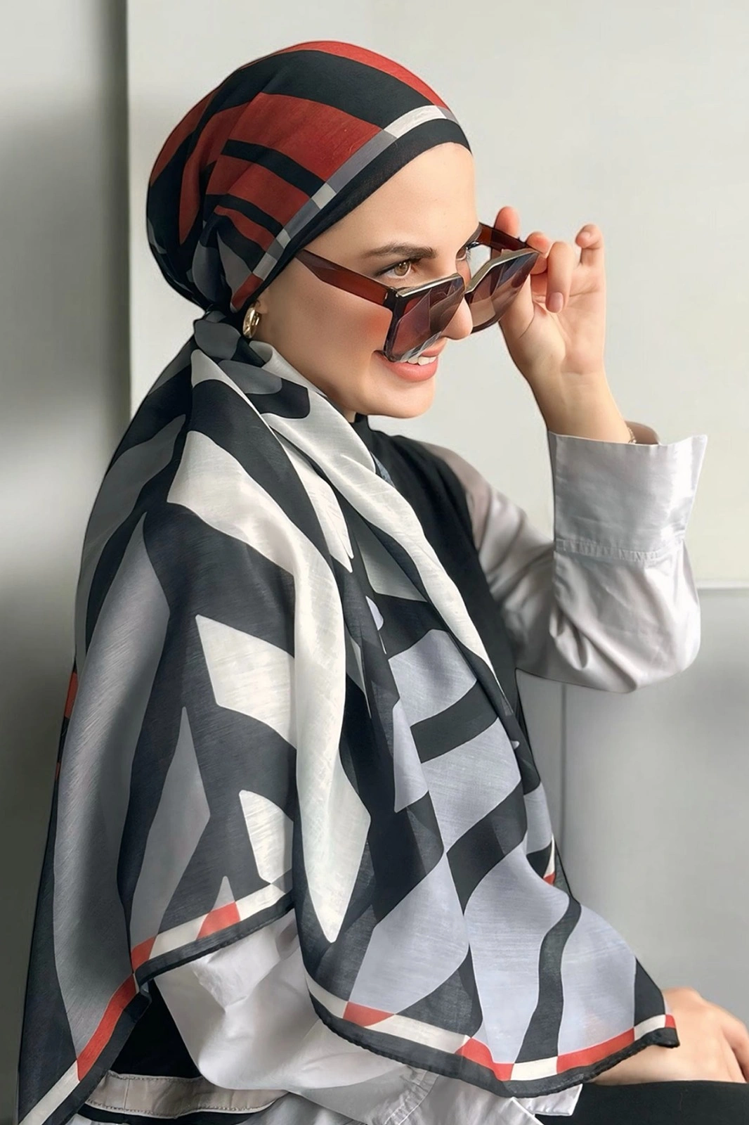 Antrasit-Kırmızı 90x90 Cm Dijital Baskı Jasmin Desenli Pamuk Eşarp 367903