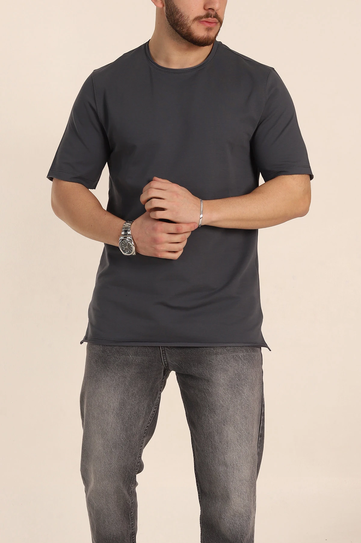 Antrasit Relaxed Fit İki İp Yırtık Yaka Detaylı Basic Erkek Tişört 347588