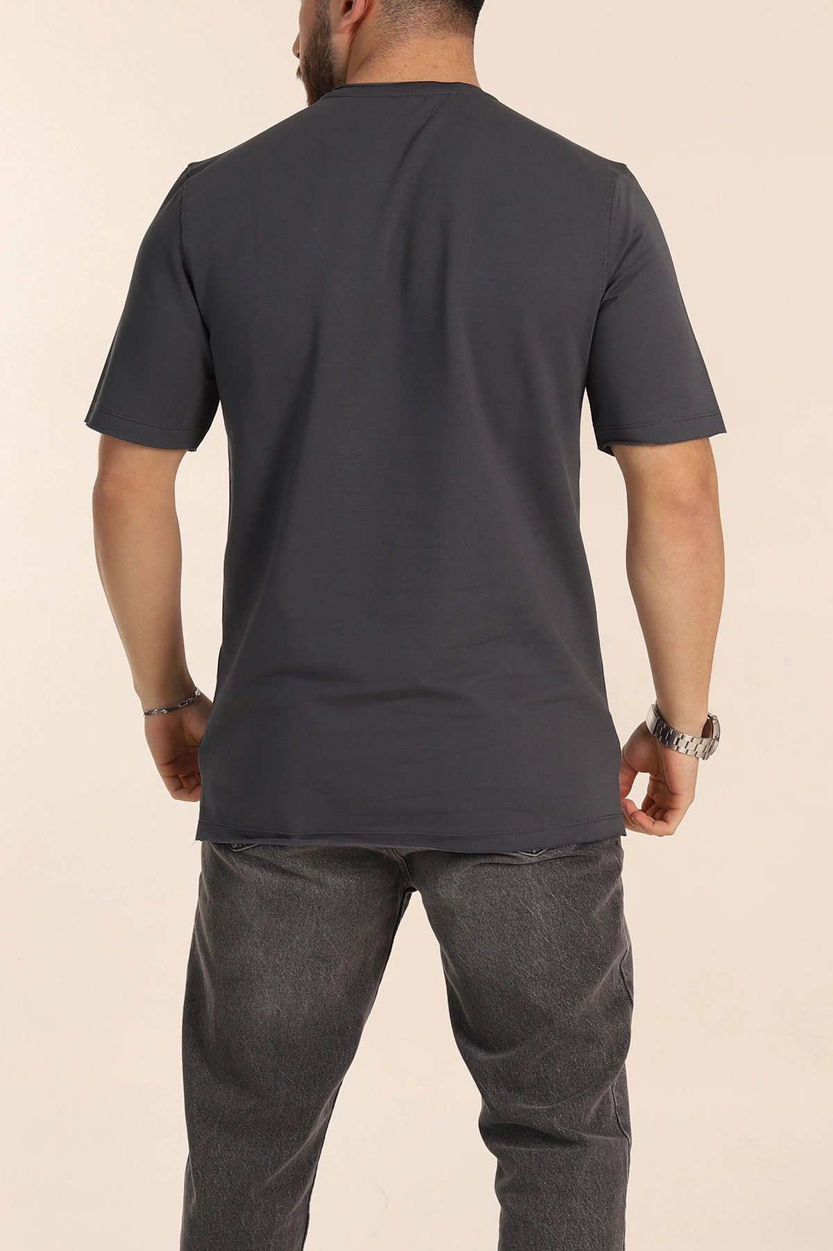 Antrasit Relaxed Fit İki İp Yırtık Yaka Detaylı Basic Erkek Tişört 347588