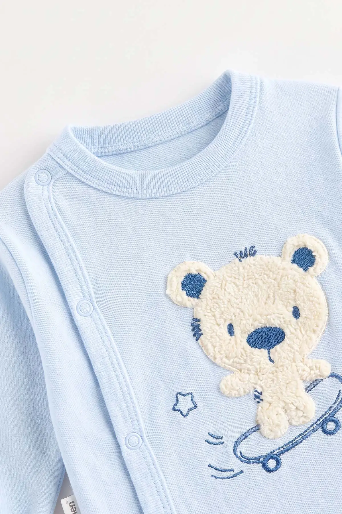 Bebe Mavisi (0-3 Ay)Kaykaycı Ayı Nakışlı Patikli  ve Şapkalı Yeni Doğan Erkek Bebek 3'lü Zıbın Takım 477149