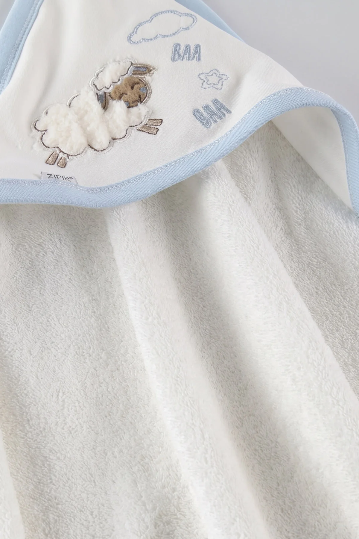 Bebe Mavisi (0-6 Ay)  4 Parça Kuzu Nakışlı   Kız Bebek Kutulu  Bornoz Seti 476649