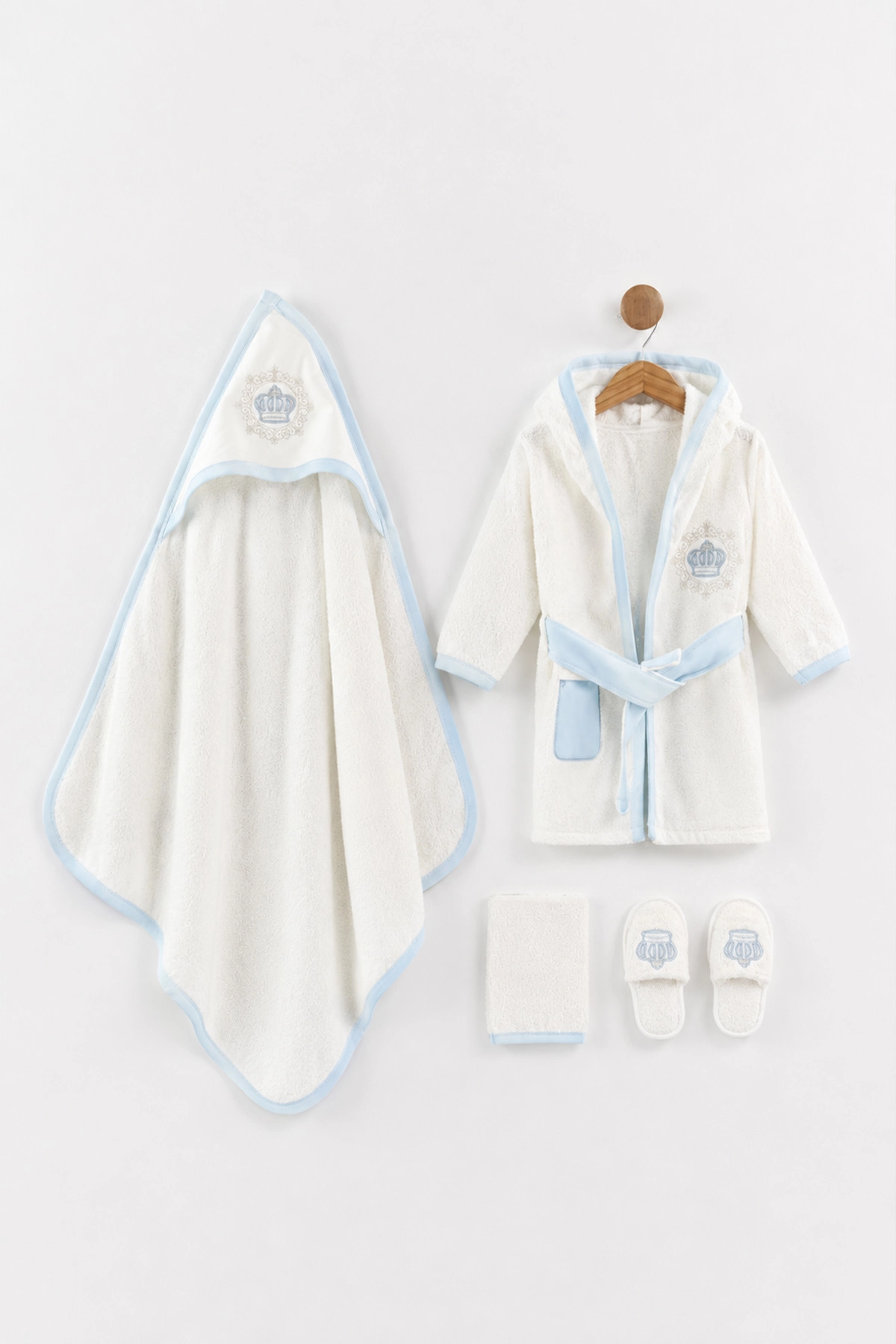Bebe Mavisi (0-6 Ay) 4 Parça Taç  Nakışlı   Bebek Kutulu Bornoz Seti 476656