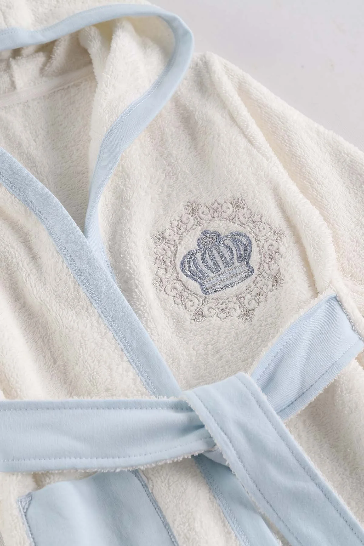 Bebe Mavisi (0-6 Ay) 4 Parça Taç  Nakışlı   Bebek Kutulu Bornoz Seti 476656