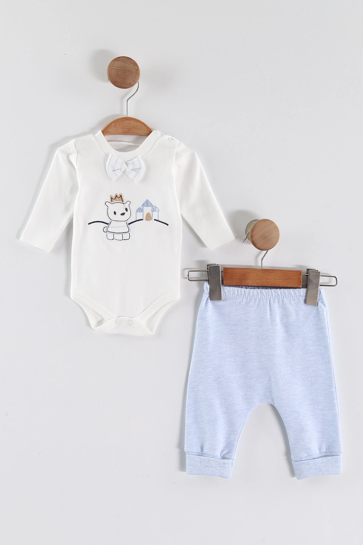 Bebe Mavisi (0-9 Ay) Taçlı Ayı Nakışlı Zıbınlı ve Ceketli  Erkek Bebek 3'lü Takım 456348