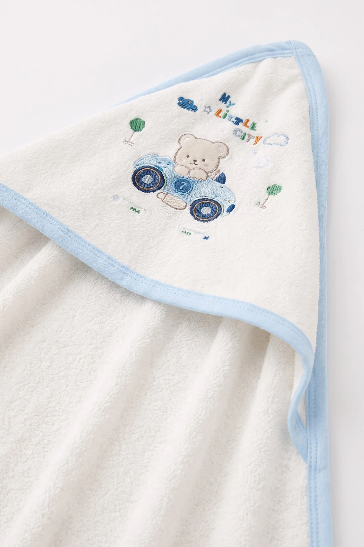 Bebe Mavisi Beyaz (0-6 Ay) Araba Baskılı Çift Katlı Bebek Silgi Havlu 476274