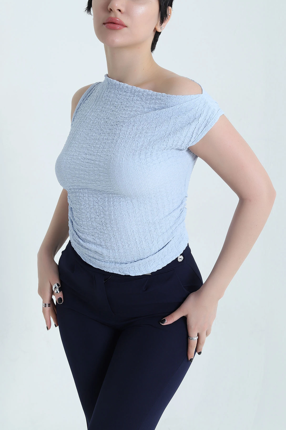 Bebe Mavisi Büzgülü Kolsuz Gofre Kadın Bluz 456292