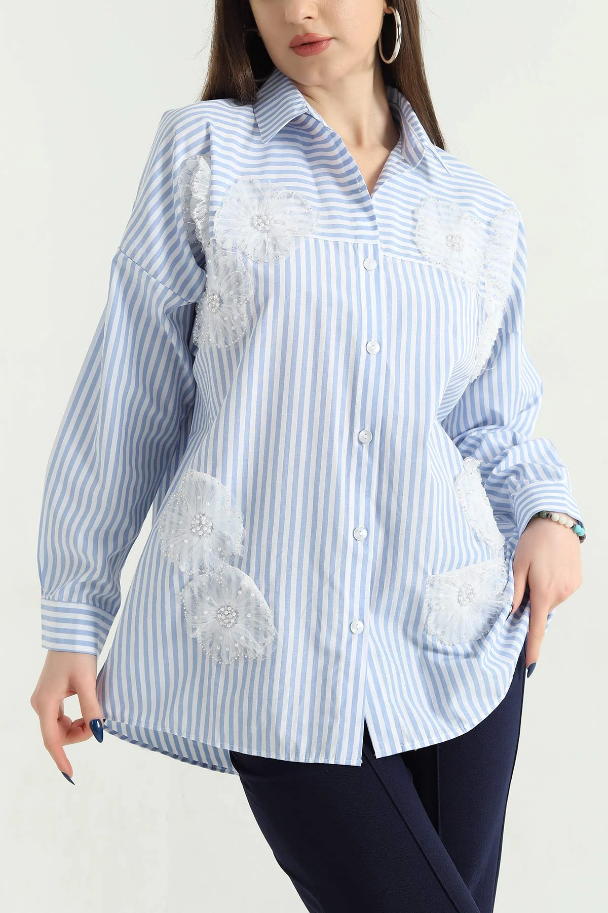 Bebe Mavisi Çizgili Çiçek Detay Poplin Bayan Gömlek 337968