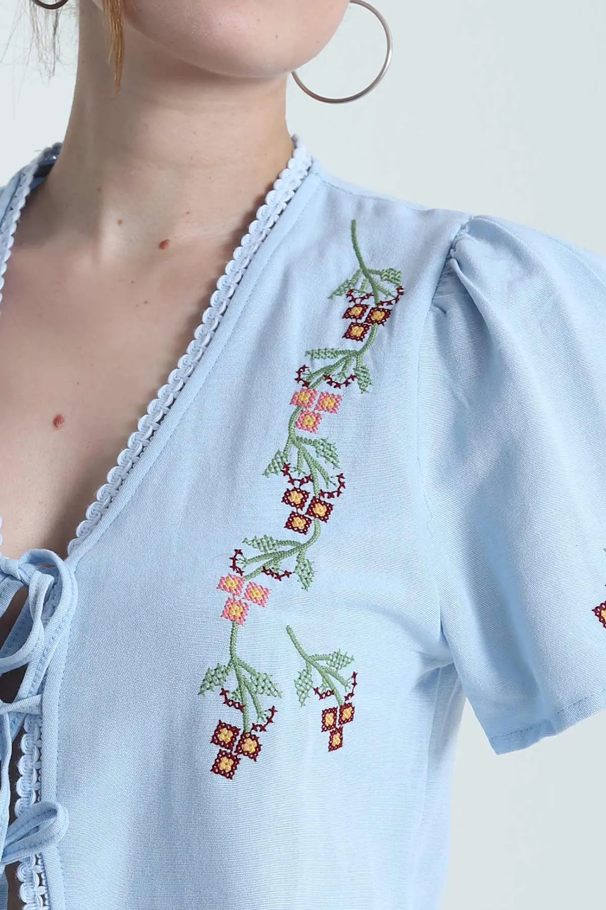 Bebe Mavisi Nakışlı Keten Kadın Bluz 475279