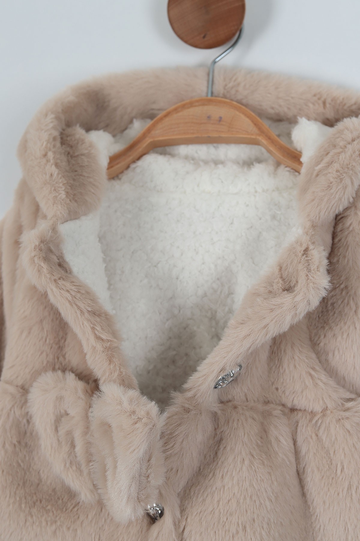 Bej (1-3 Yaş) Taş Detaylı Fiyonklu Kürklü Kız Bebe Mont 220924
