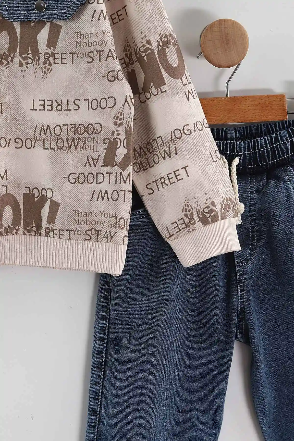 Bej (1-9 Yaş) Ok   Baskılı Kot Pantolonlu Erkek Çocuk 2'li Takım 438545