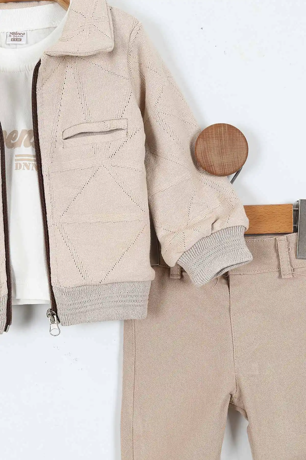 Bej (6-24 Ay) Baskılı Bodyli  Triko Ceketli Gabardin Pantolonlu Erkek Bebek 3'lü Takım 408449