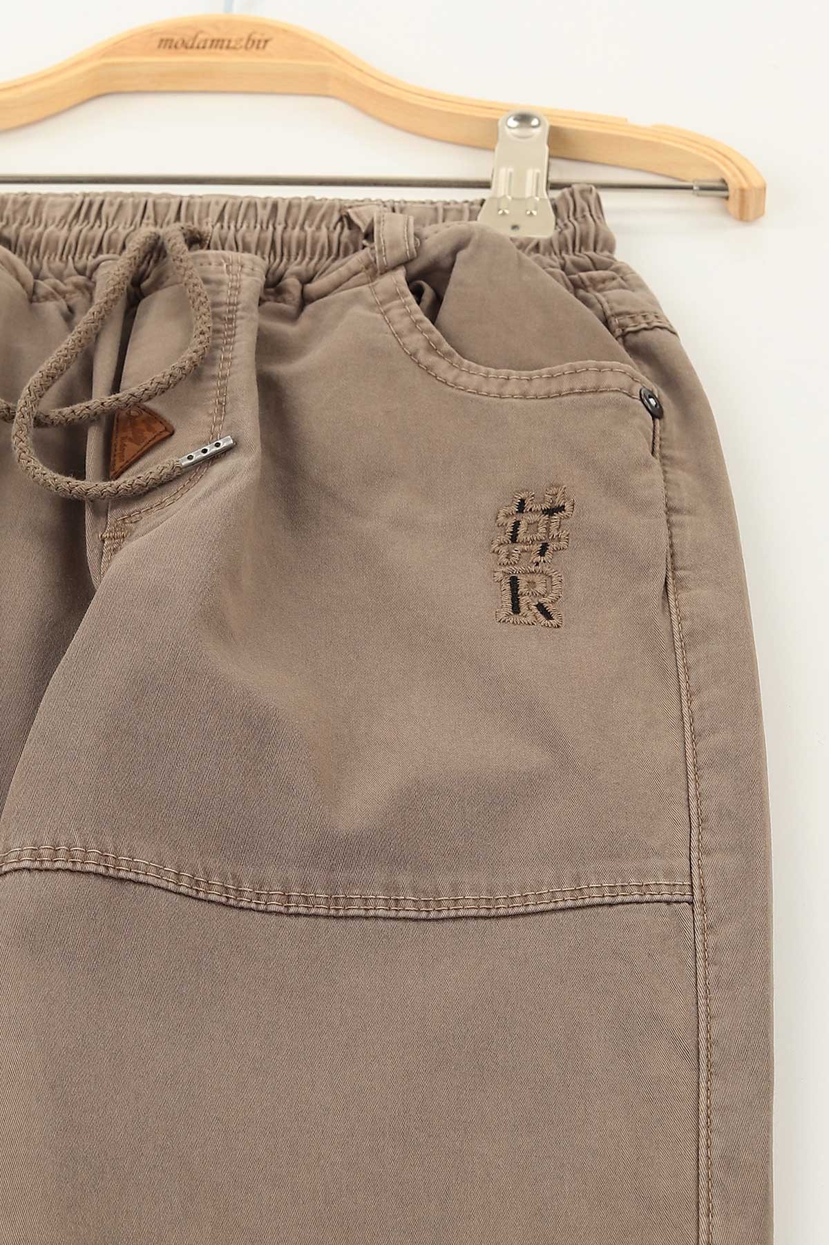 Bej (9-12 Yaş) R Nakışlı Paça Düğmeli Erkek Çocuk Pantolon 145742