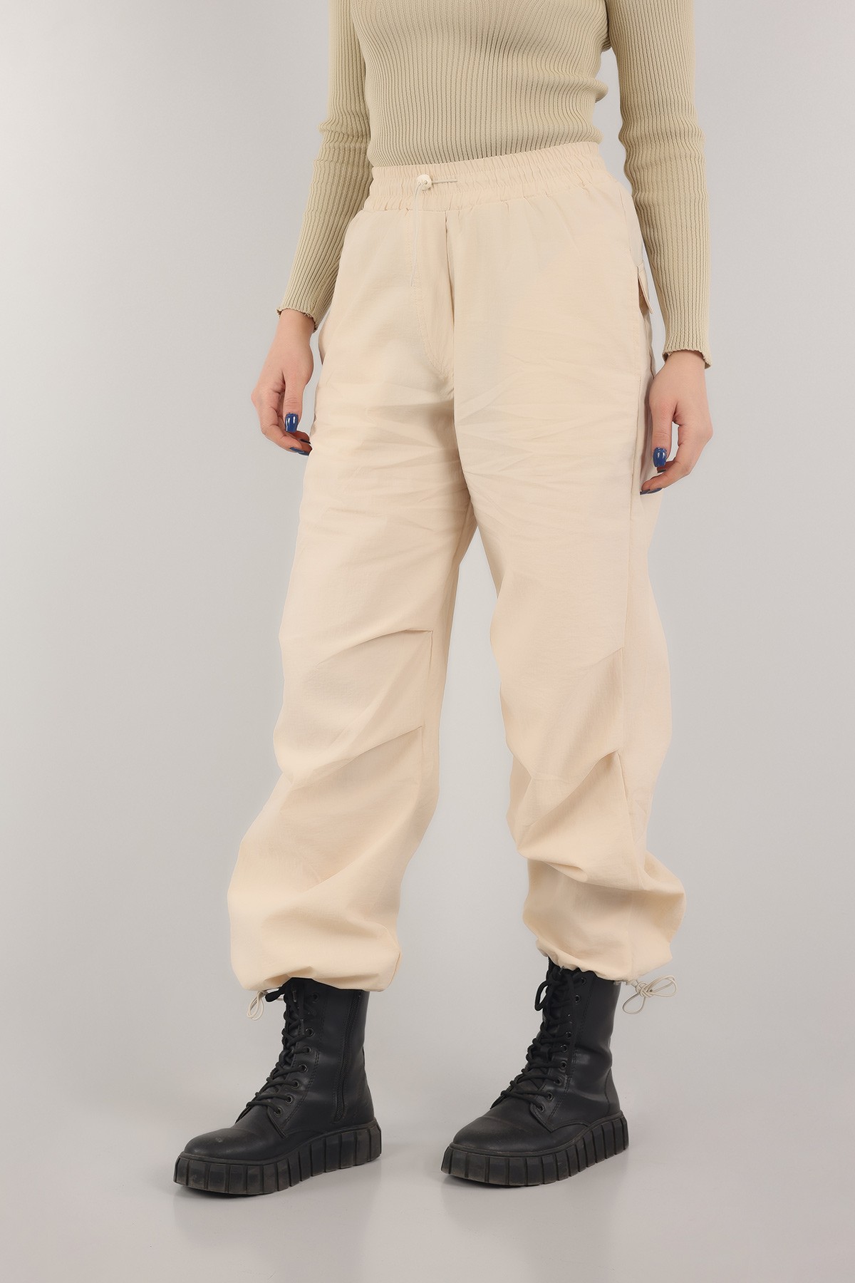 Bej Bel ve Paça Sıkmalı Paraşüt Pantolon 153204
