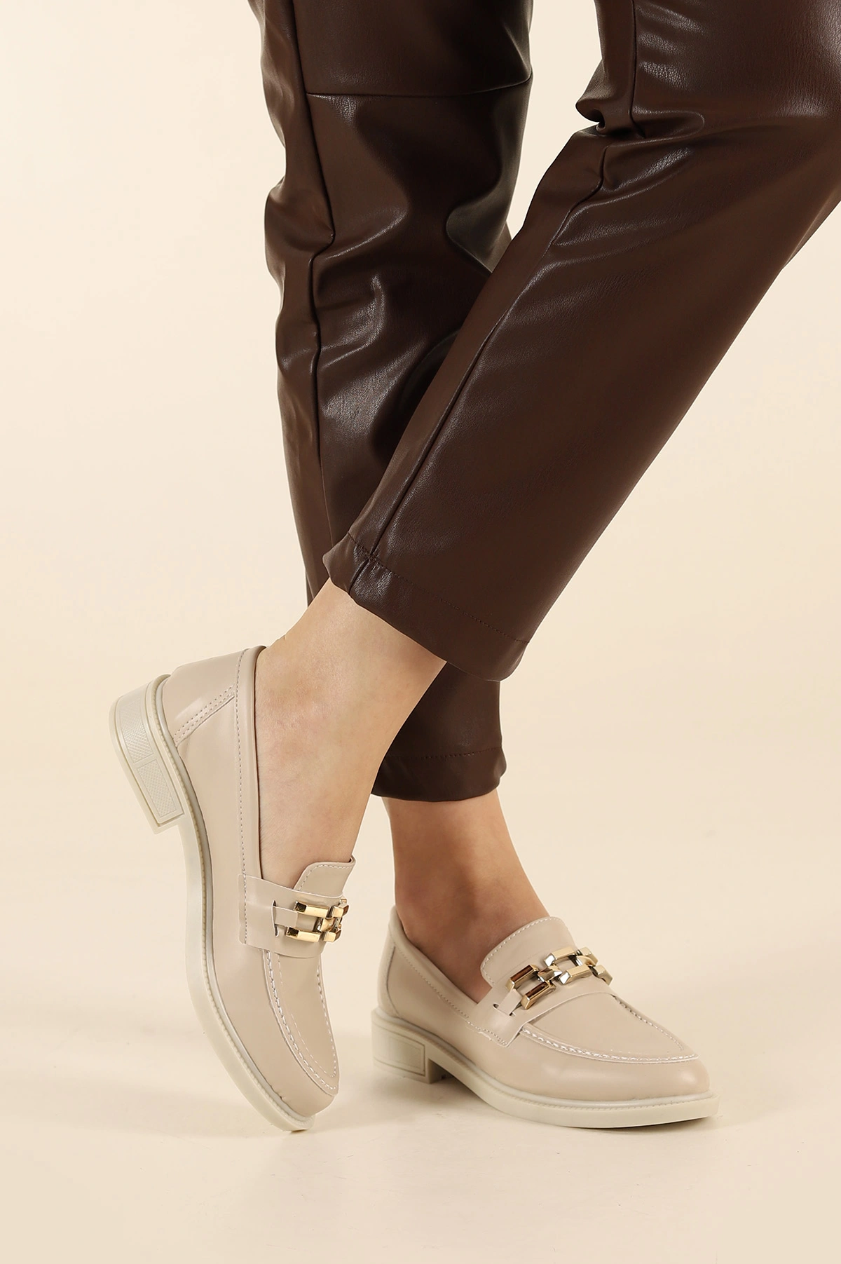 Bej Gold Zincirli Kadın Loafer Ayakkabı 311332