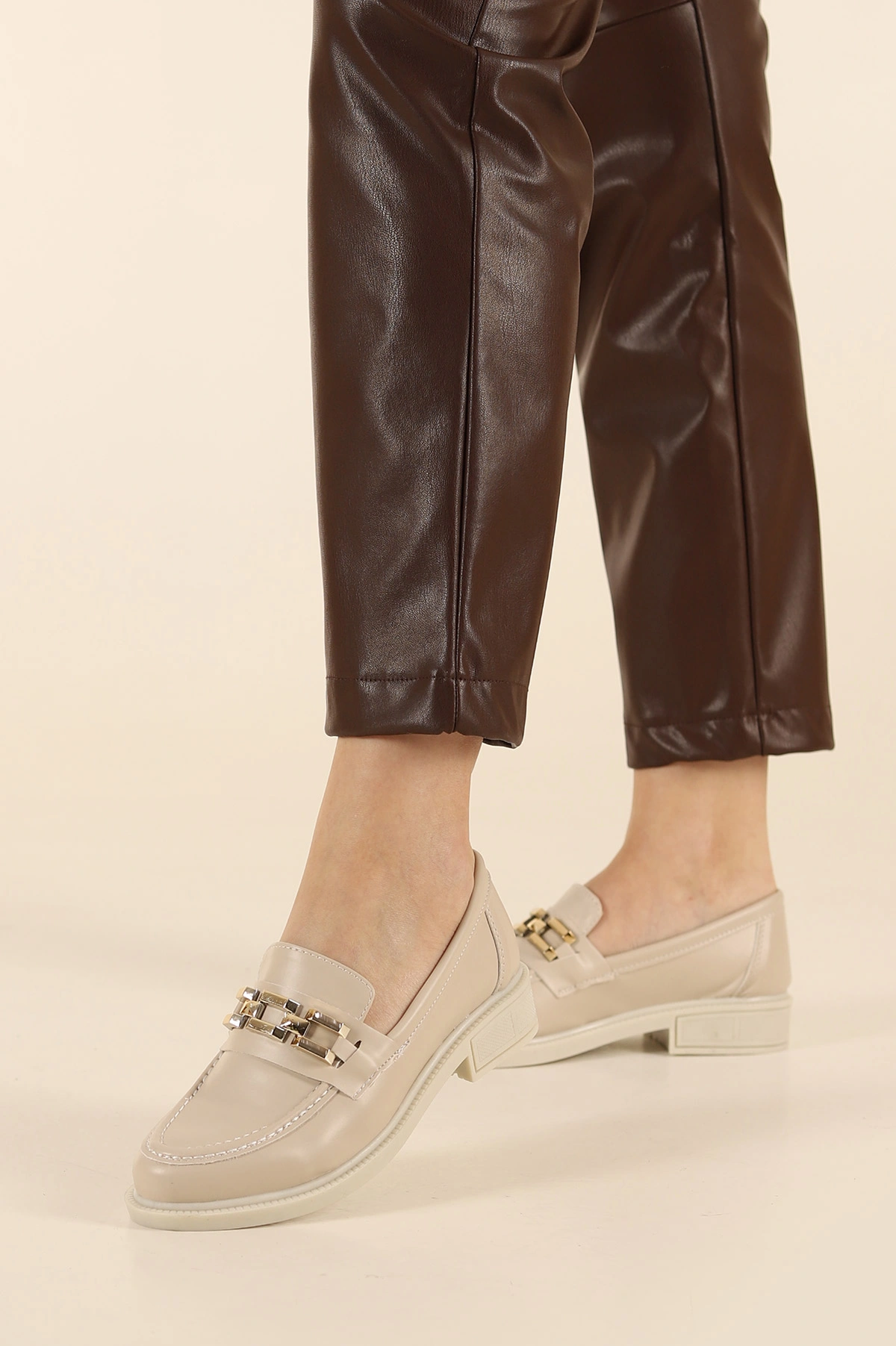 Bej Gold Zincirli Kadın Loafer Ayakkabı 311332