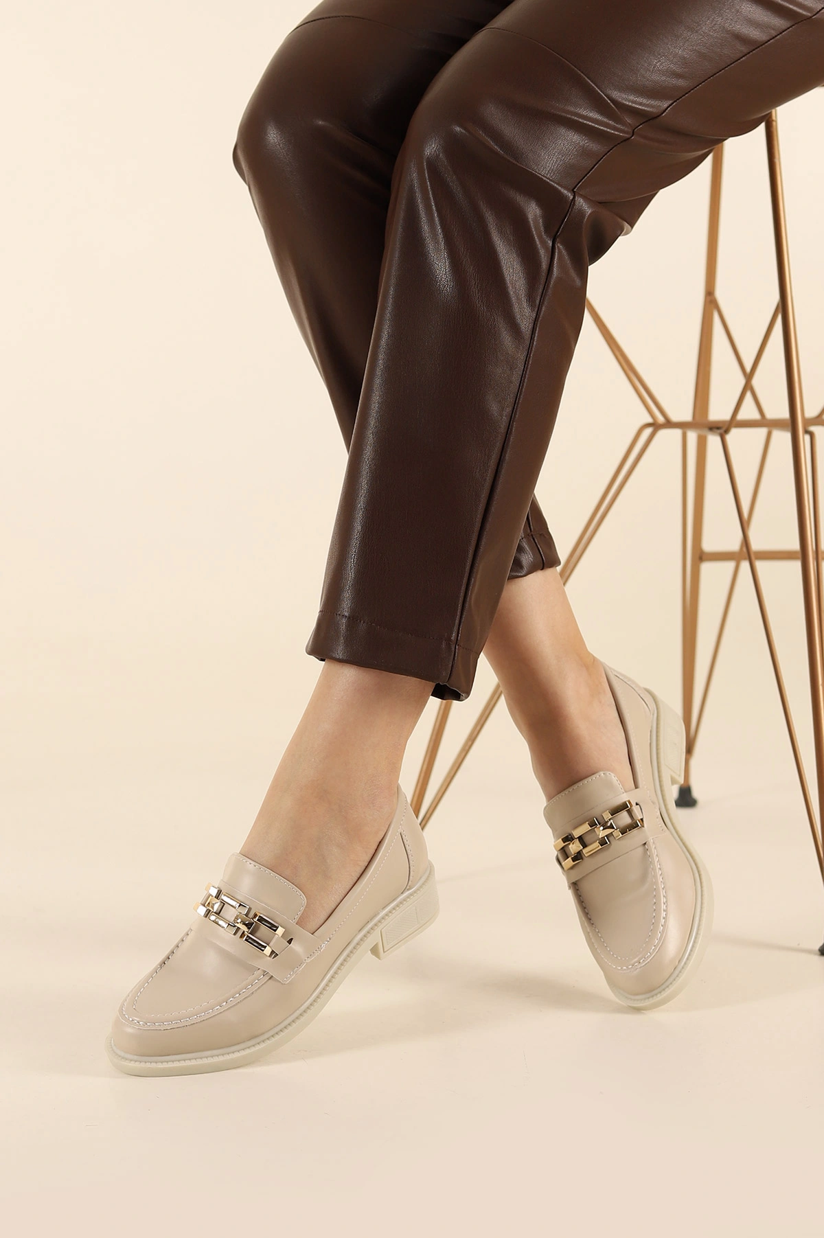 Bej Gold Zincirli Kadın Loafer Ayakkabı 311332