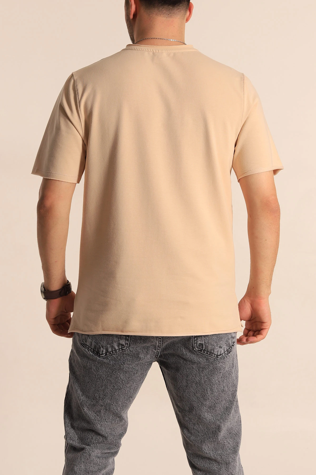 Bej İki İp Yırtık Yaka Detaylı Basic Erkek Tişört 261490