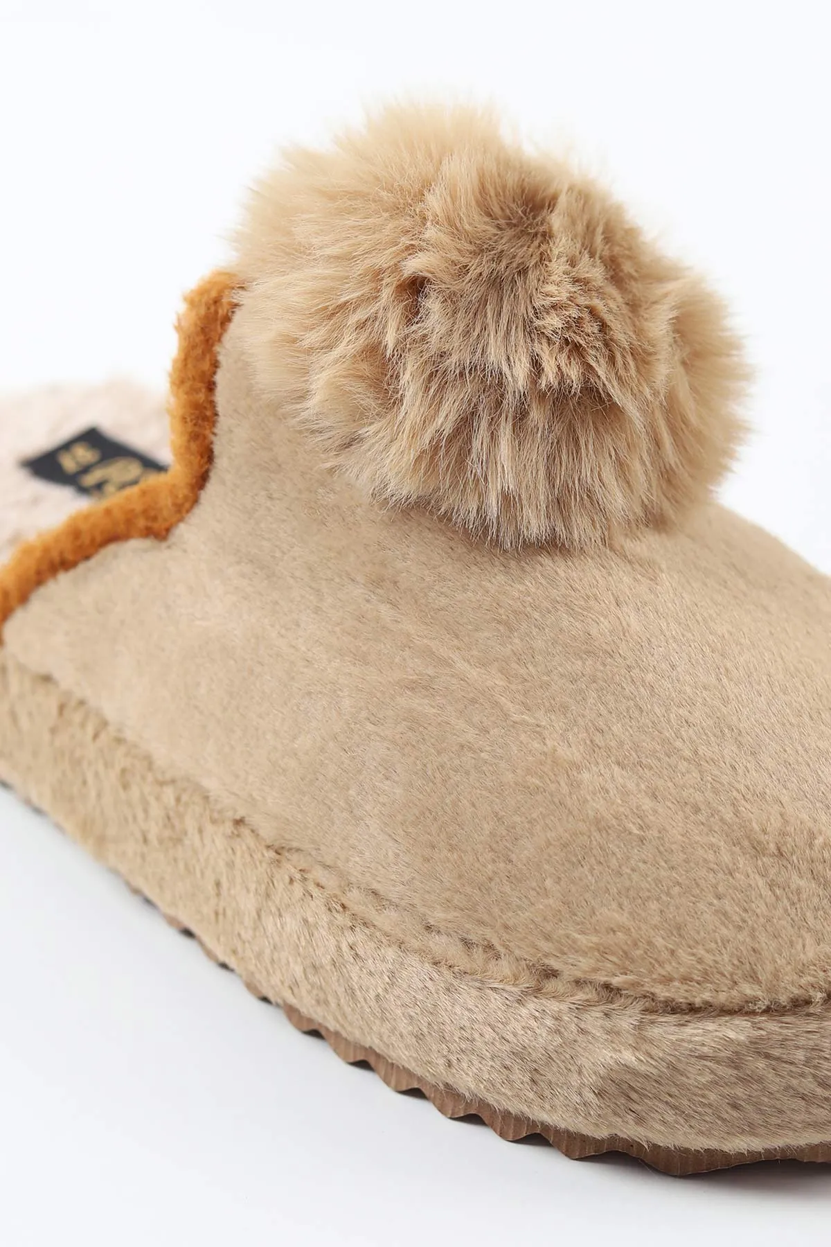 Bej Peluş Önü Kapalı Ponpon Detaylı Kadın Ev Terliği 488343