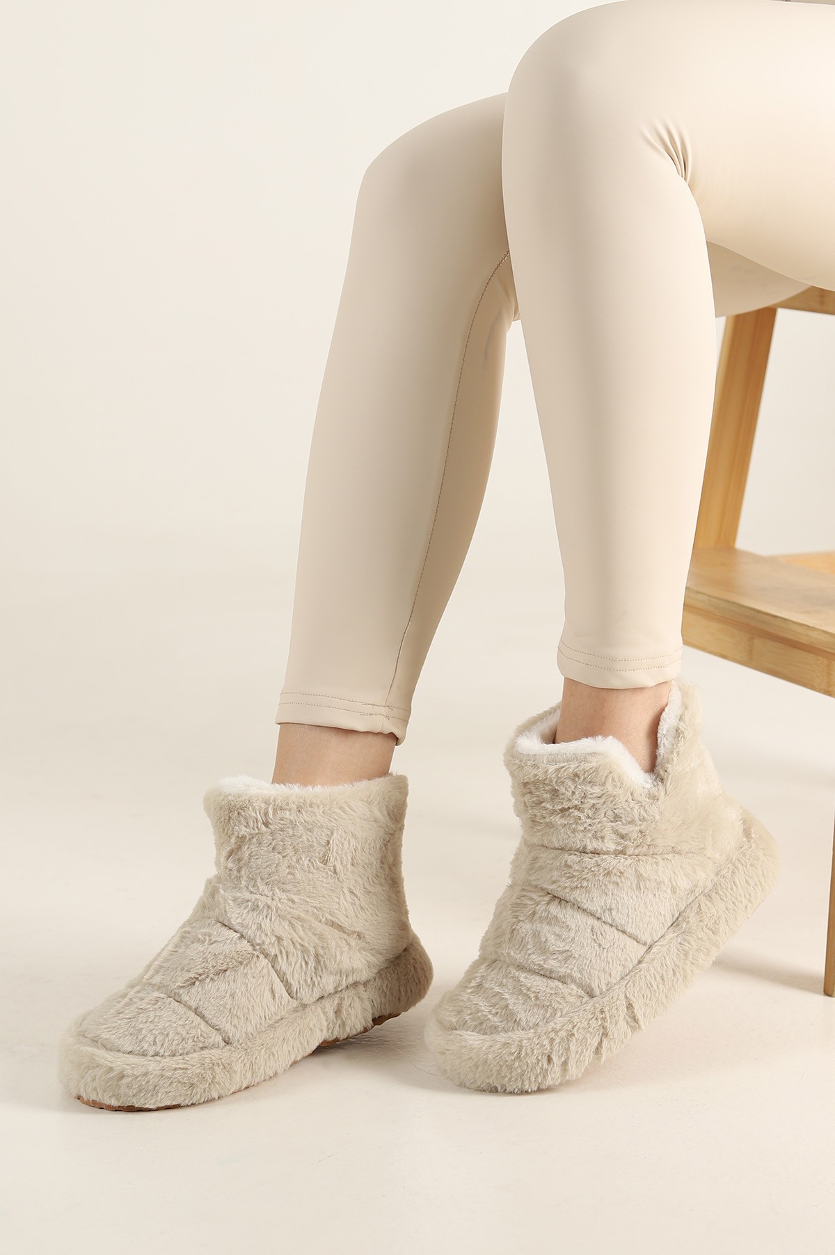 Bej Peluş Panduf 209772