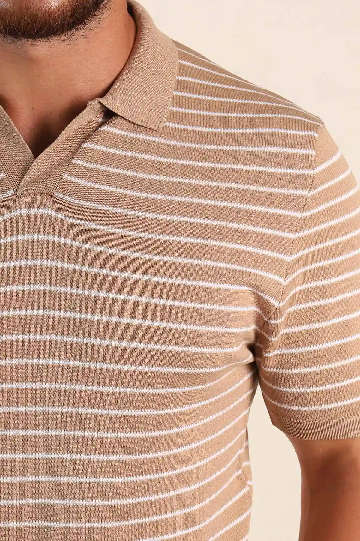 Bej Regular Fit Çizgili Apaş Yaka Triko Tişört 254689