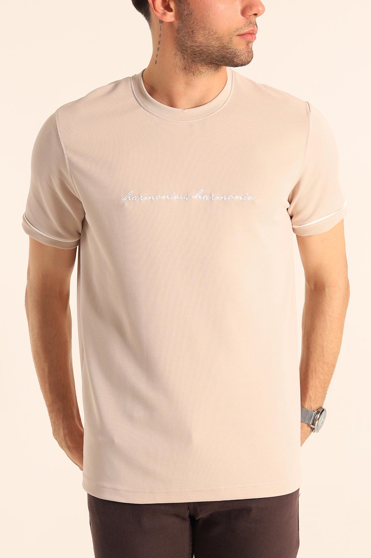 Bej Regular Fit Dokulu Nakışlı Yazı Detay Erkek Tişört 182158