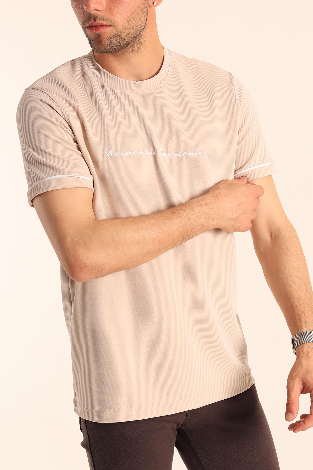 Bej Regular Fit Dokulu Nakışlı Yazı Detay Erkek Tişört 182158