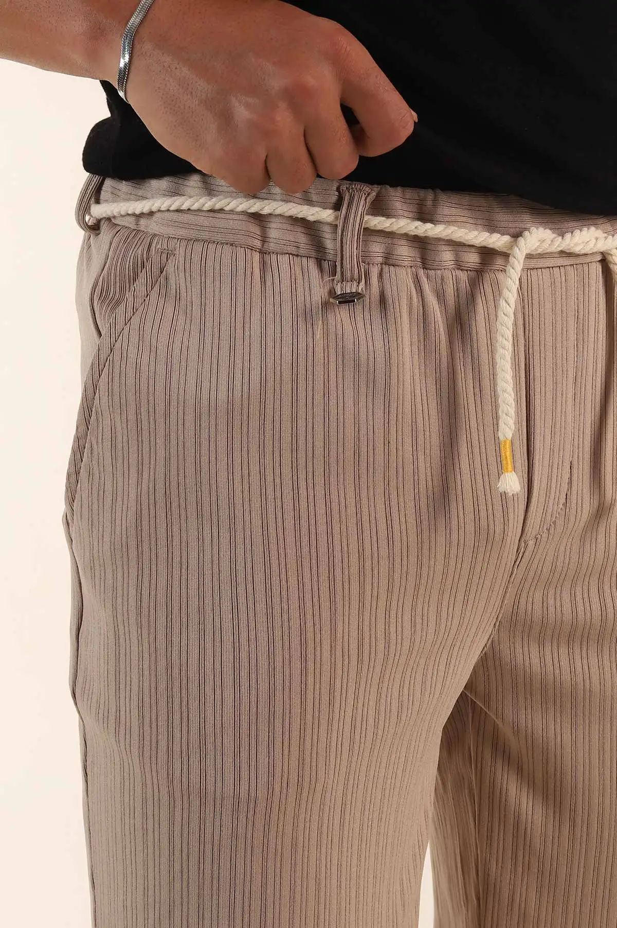 Bej Relaxed Fit Fitilli Doku Likralı Erkek Şort 380975