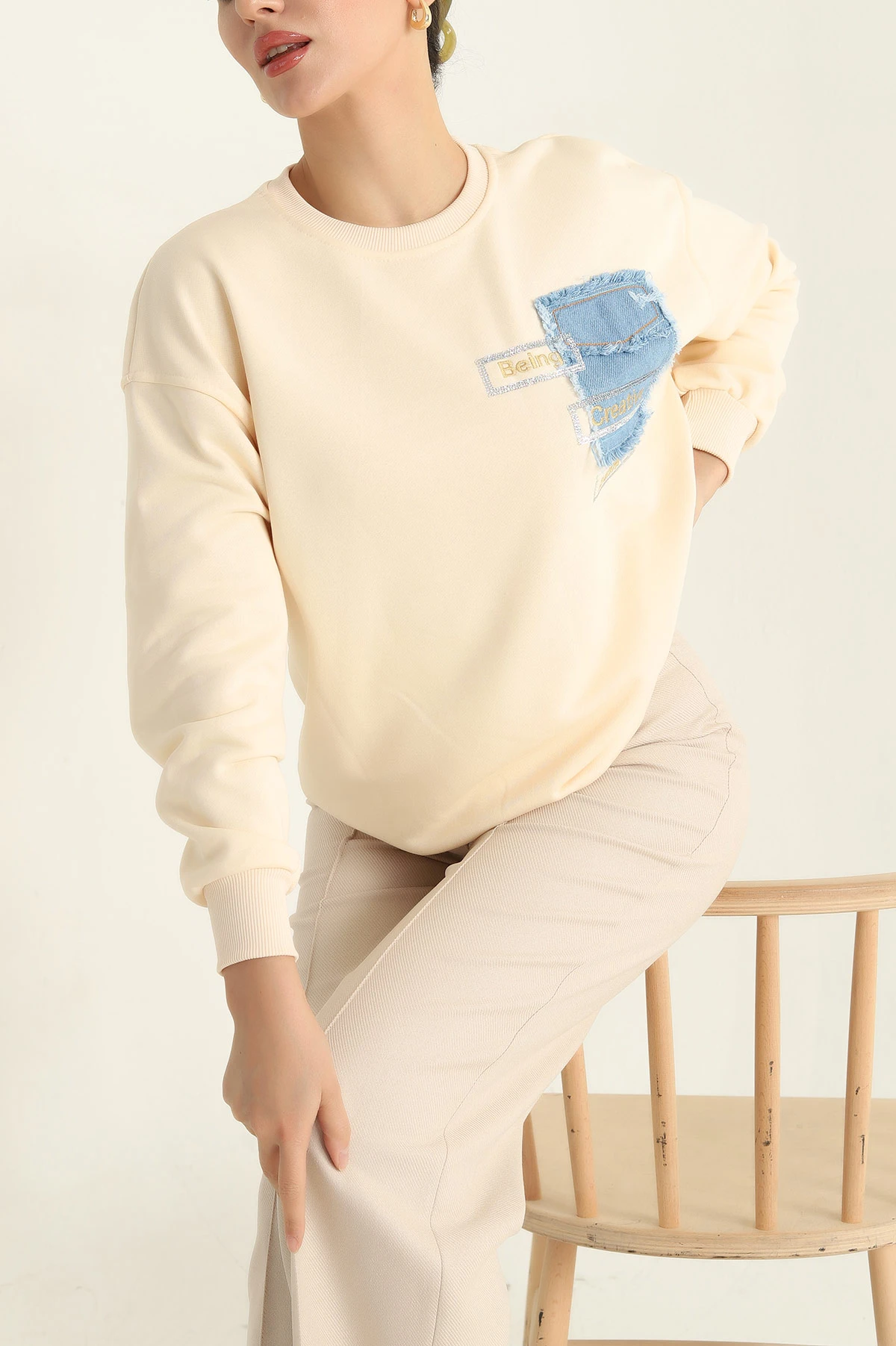 Bej Üç İp Nakışlı Pullu Bayan Sweat 315599