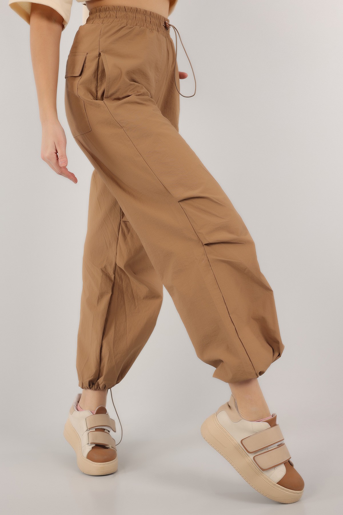 Bel ve Paça Sıkmalı Paraşüt Pantolon 153205