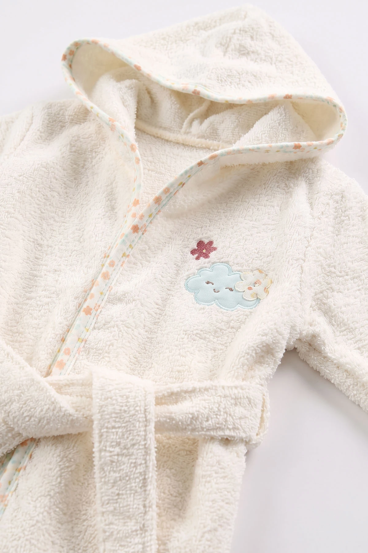 Beyaz (0-24 Ay) Bulut Nakışlı  Kız Bebek Bornoz Seti 475609