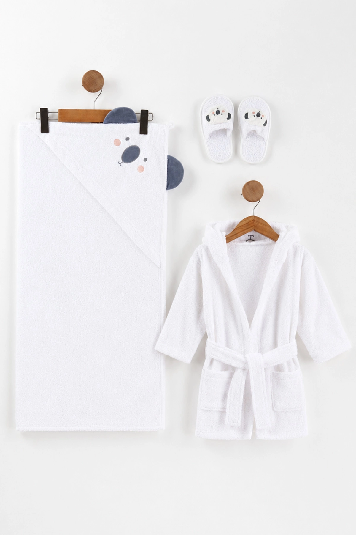 Beyaz (0-24 Ay) Koala Nakışlı Unisex Bebek Bornoz Seti 475603