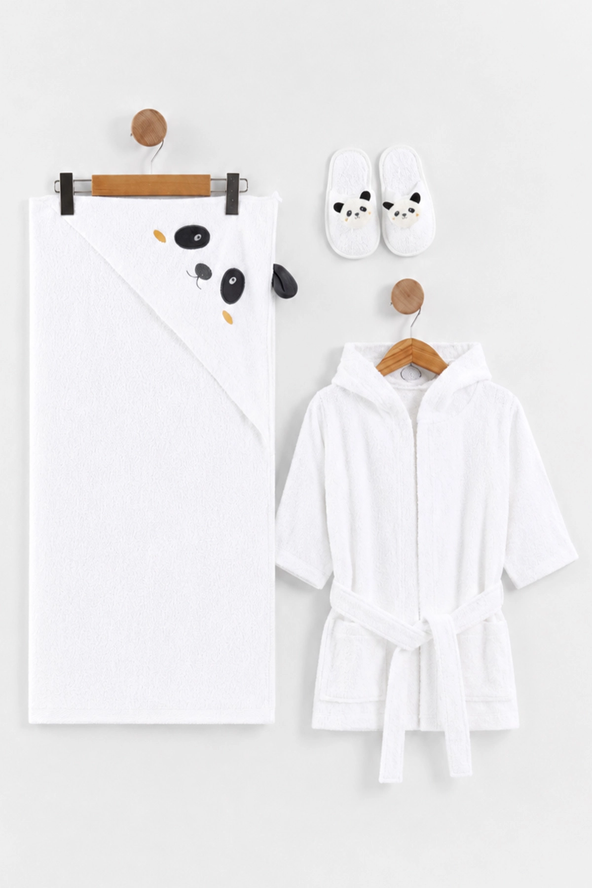 Beyaz (0-24 Ay) Panda Nakışlı Unisex Bebek Bornoz Seti 475599