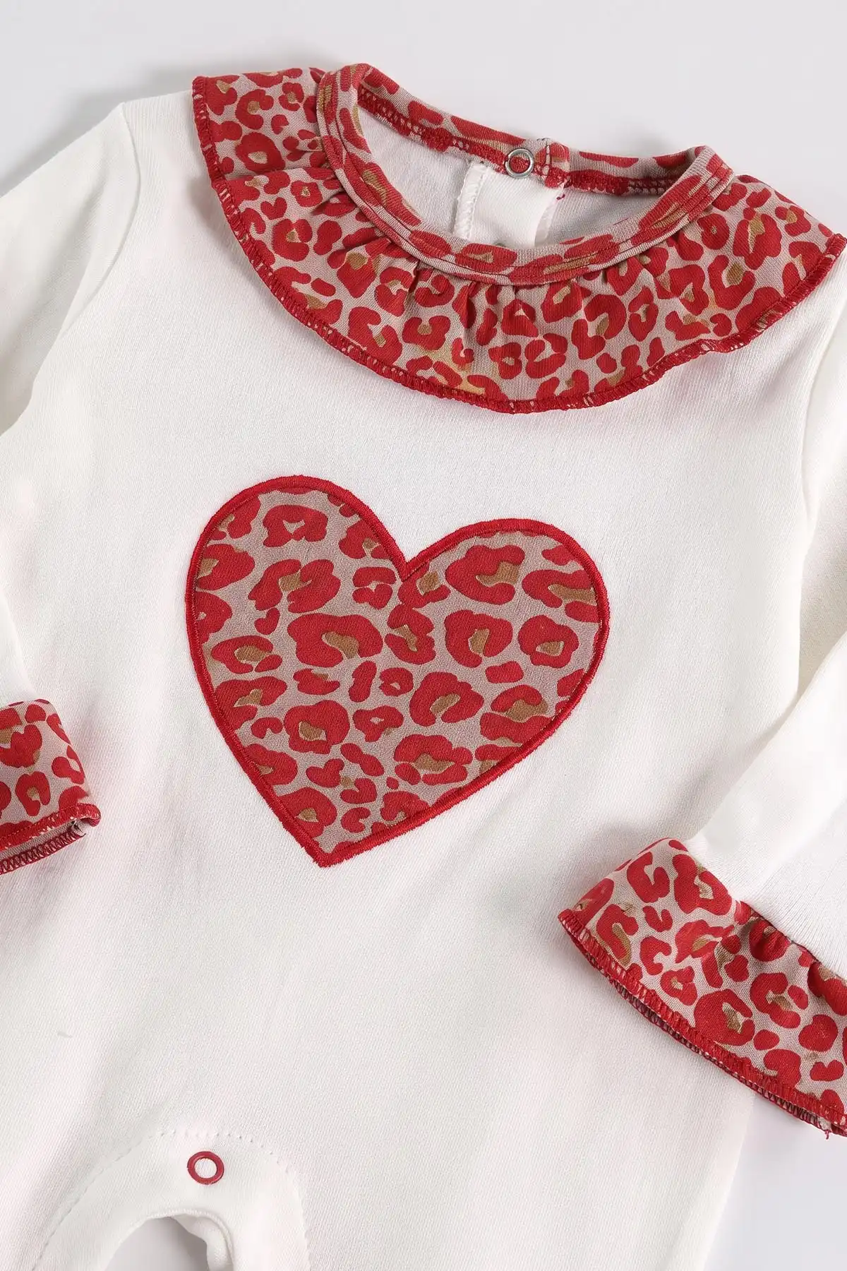Beyaz (0-3 Ay) Leopar Kalp Nakışlı 10'lu Kutulu Kız Bebek Hastane Çıkış Seti 482464