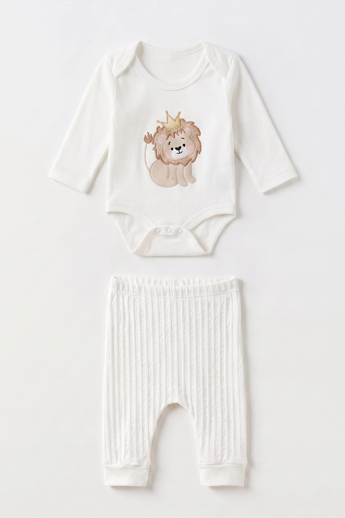 Beyaz (0-9 Ay) Minik Aslan Nakışlı Kapüşonlu Çıtçıtlı Hırkalı 3'lü Erkek Bebe Takım 475962