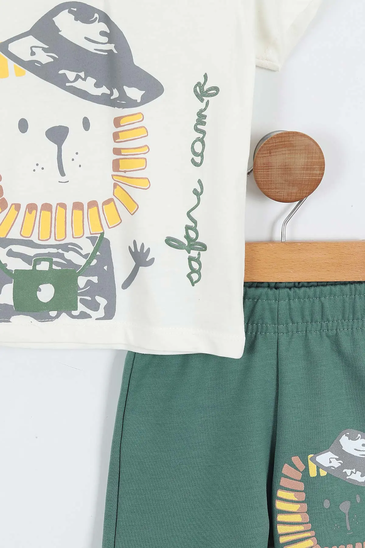 Beyaz (2-9 Yaş)Şapkalı Aslan Baskılı Şortlu Erkek Çocuk Yazlık Takım 354137