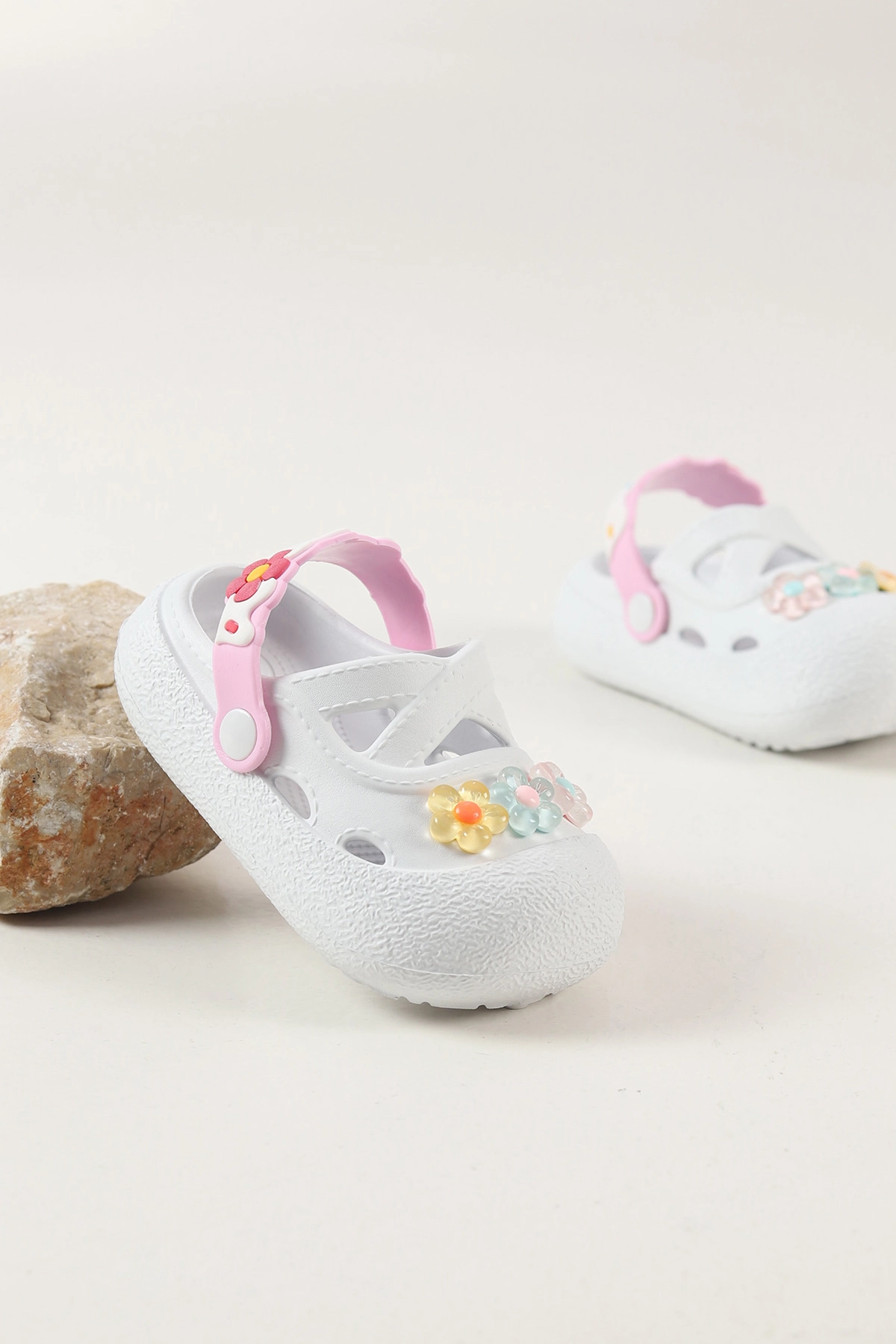 Beyaz ( 24 - 29 ) Figürlü Toka Detaylı Kız Çocuk Sandalet 462476