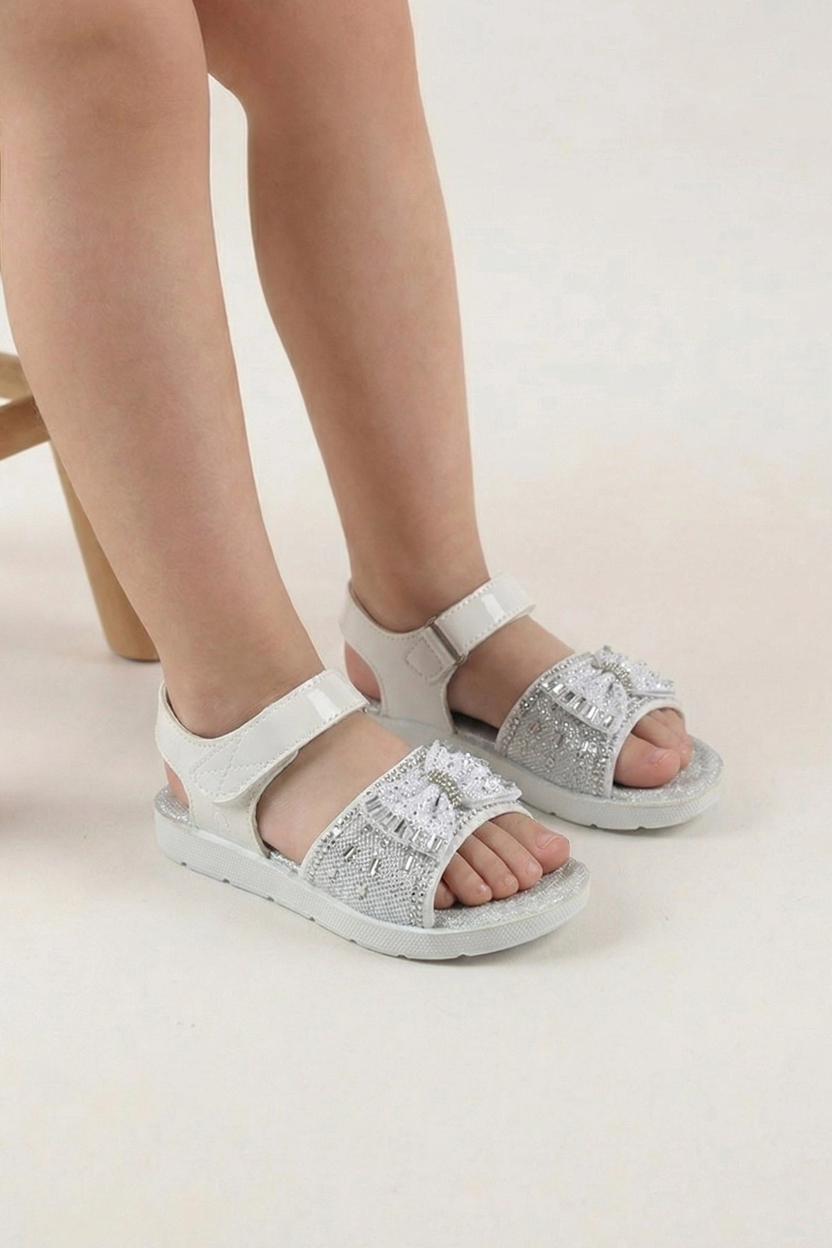 Beyaz ( 26 - 30 ) Taşlı Fiyonk Detaylı Kız Çocuk Sandalet 445092