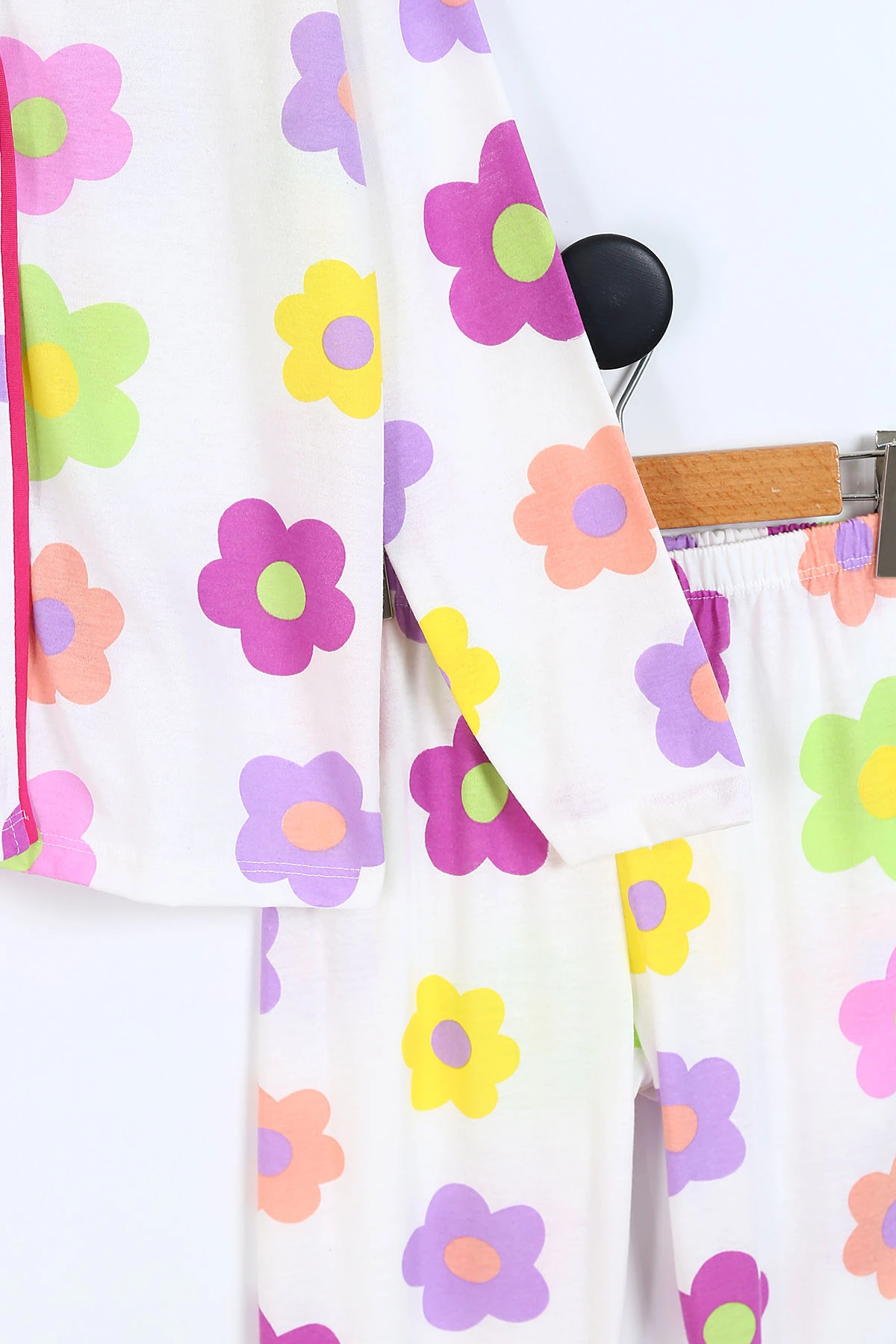 Beyaz (3-8 Yaş)Çiçek Baskılı Ön Düğmeli Kız Çocuk Pijama Takım 337883