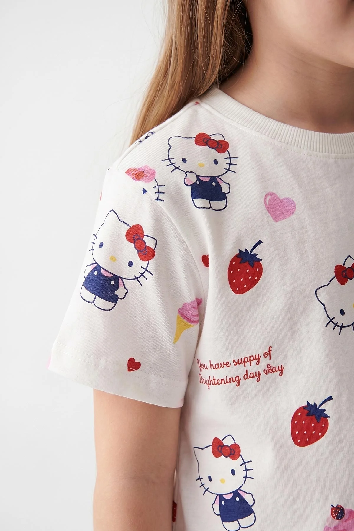 Beyaz (3-8 Yaş)Karakter Desenli Şortlu Kız Çocuk Pijama Takımı 461467