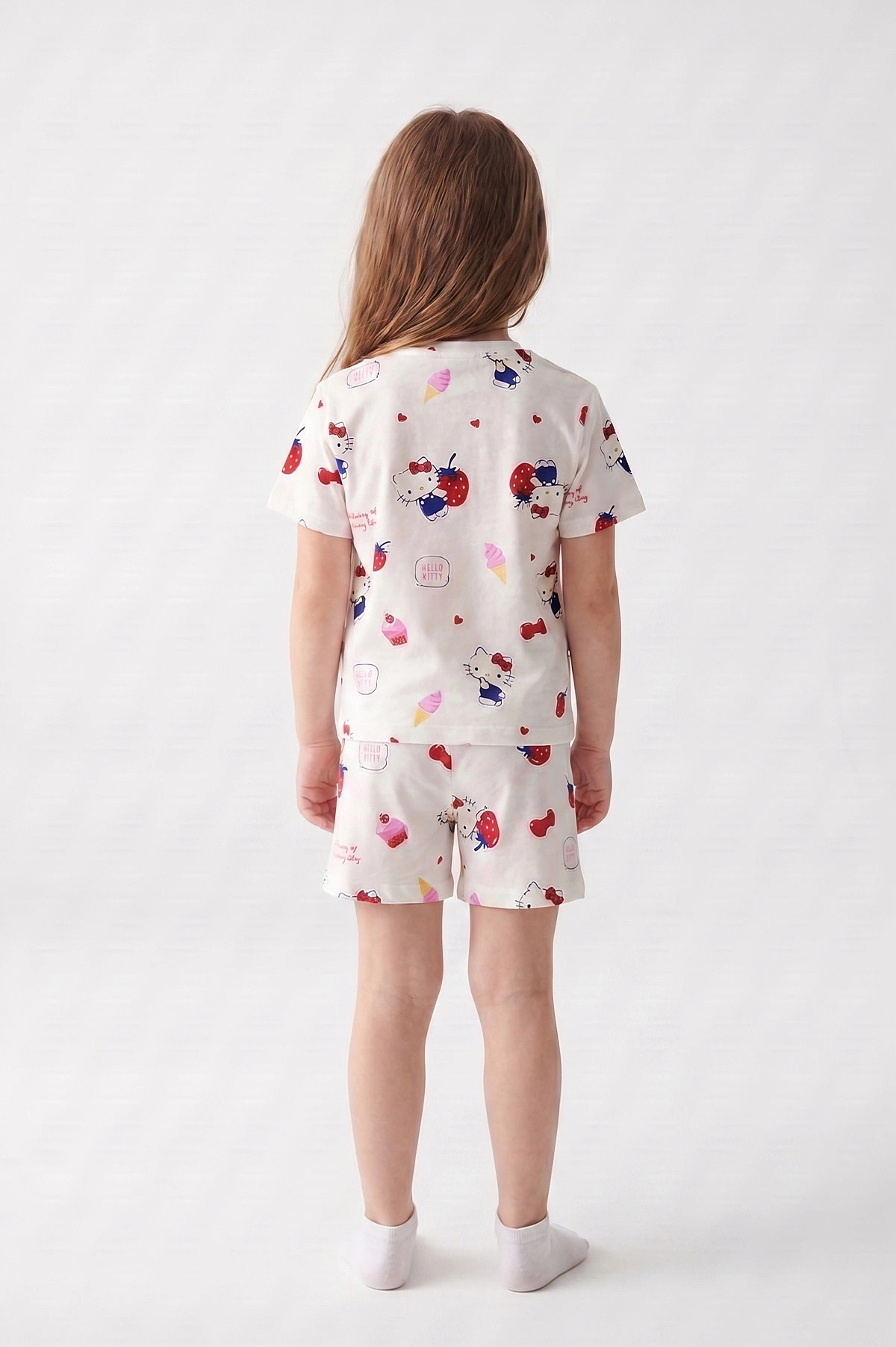 Beyaz (3-8 Yaş)Karakter Desenli Şortlu Kız Çocuk Pijama Takımı 461467