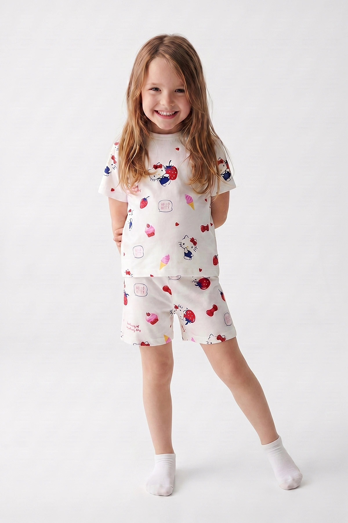 Beyaz (3-8 Yaş)Karakter Desenli Şortlu Kız Çocuk Pijama Takımı 461467