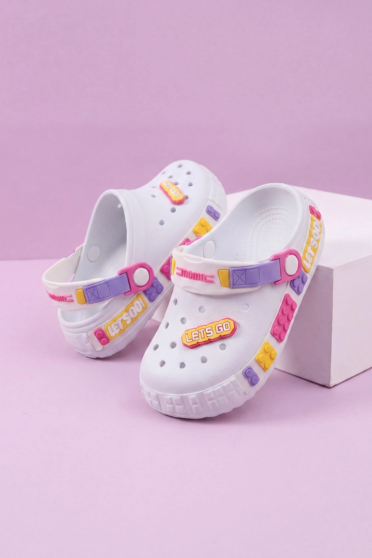 Beyaz ( 31 - 35 ) Figürlü Kız Çocuk Sandalet 462457